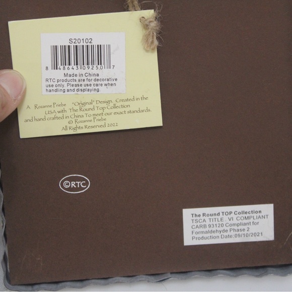 The Round Top Collection’s Brand New 6” square tin framed Hummingbird Art Tile - Picture 6 of 8